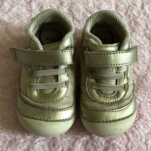 * SOLD * Good Stride Rite Sneakers